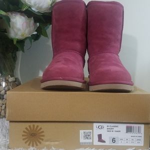 UGG CLASSIC SHORT BOOTS